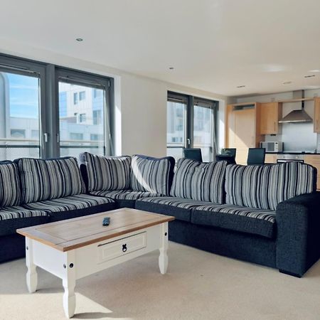 Modern Two Bedroom Apartments エディンバラ エクステリア 写真