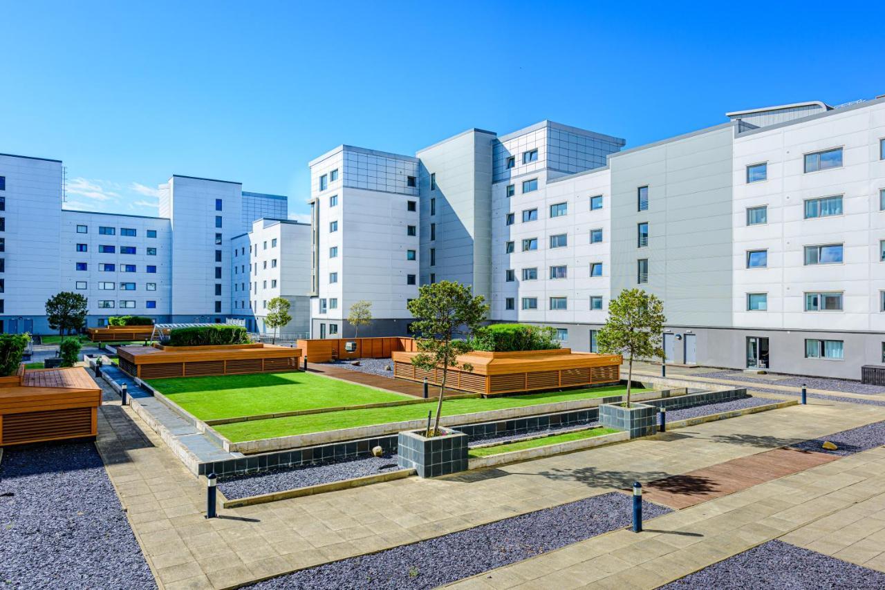 Modern Two Bedroom Apartments エディンバラ エクステリア 写真