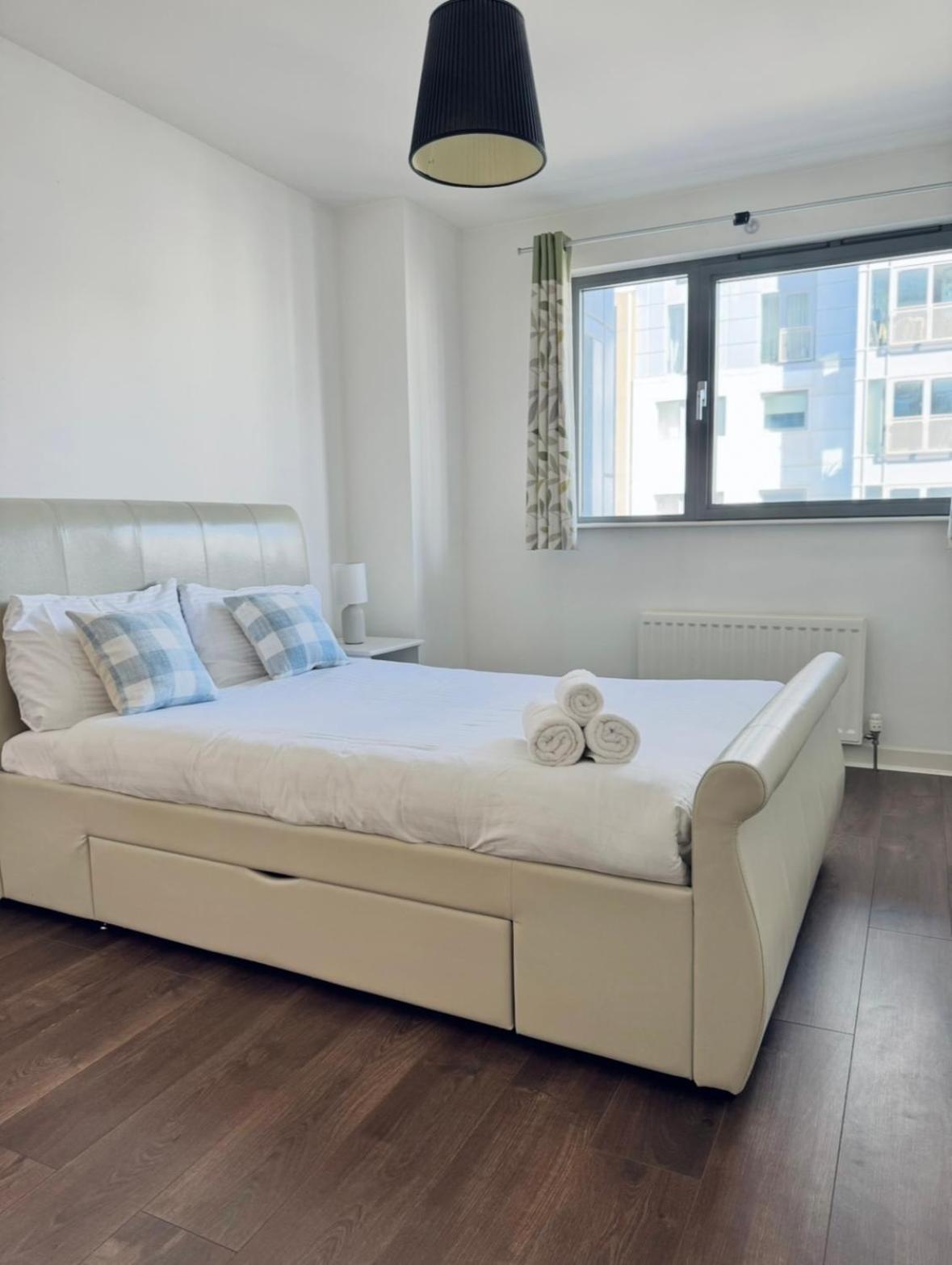 Modern Two Bedroom Apartments エディンバラ エクステリア 写真