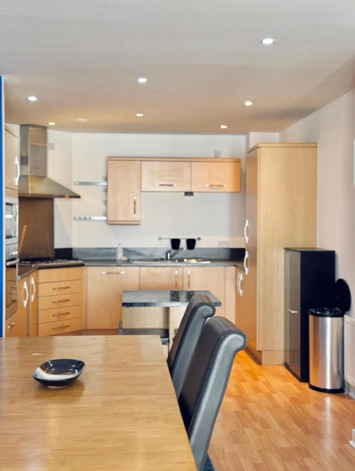 Modern Two Bedroom Apartments エディンバラ エクステリア 写真