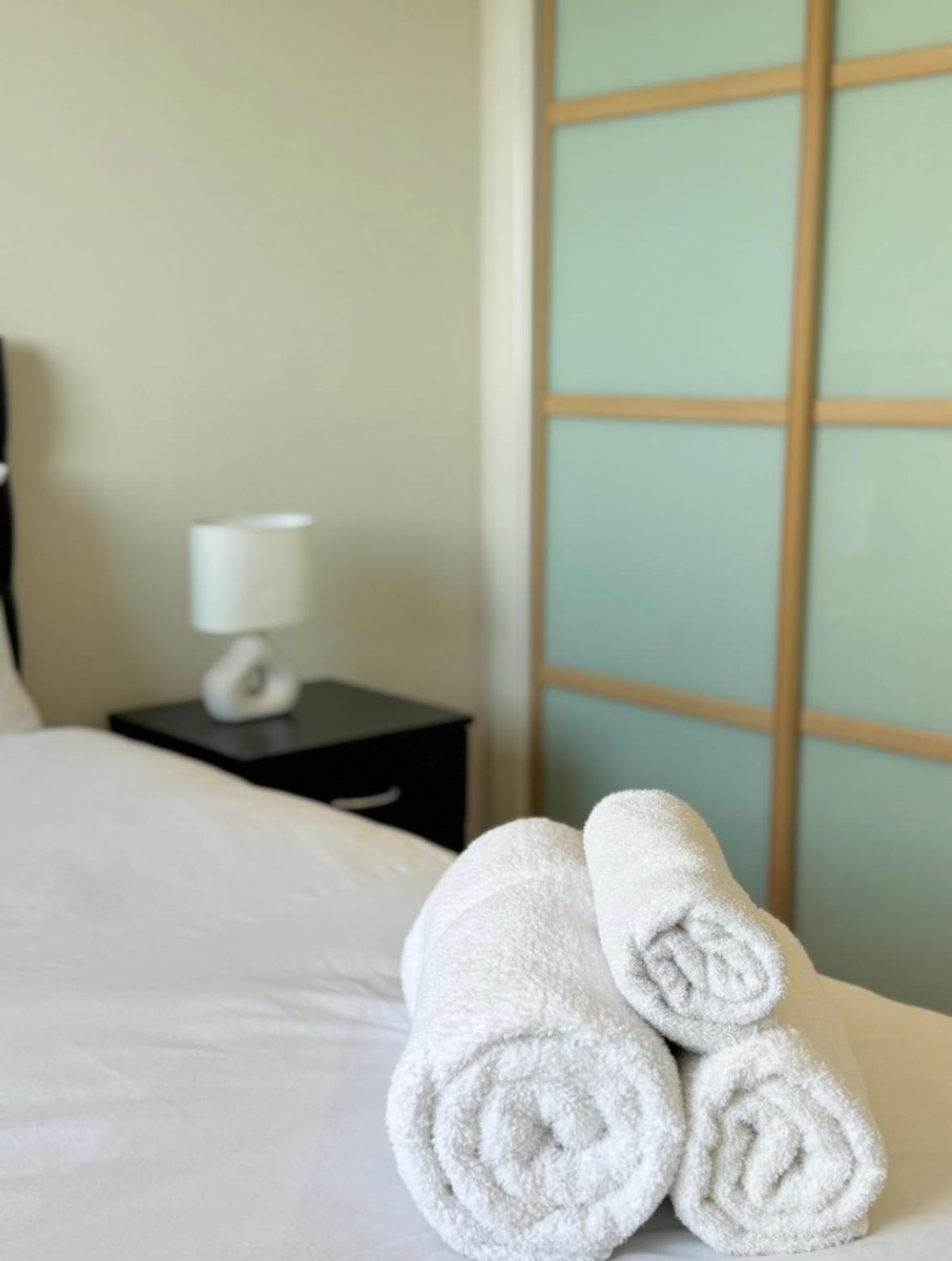 Modern Two Bedroom Apartments エディンバラ エクステリア 写真
