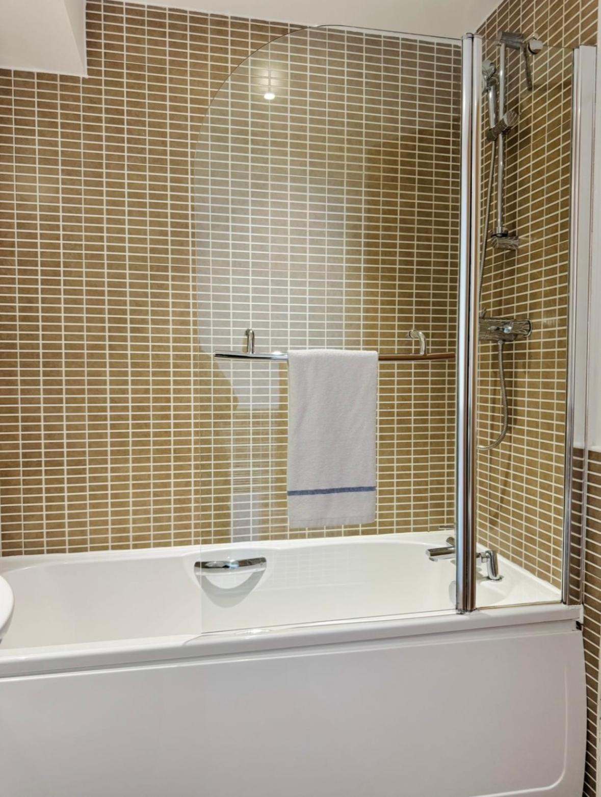 Modern Two Bedroom Apartments エディンバラ エクステリア 写真