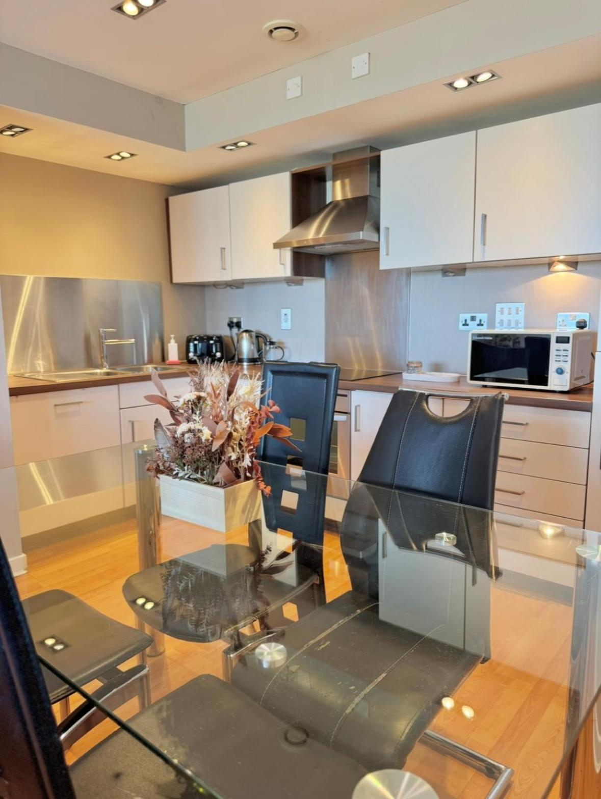 Modern Two Bedroom Apartments エディンバラ エクステリア 写真