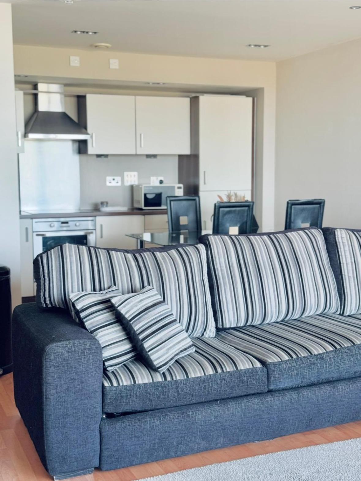 Modern Two Bedroom Apartments エディンバラ エクステリア 写真