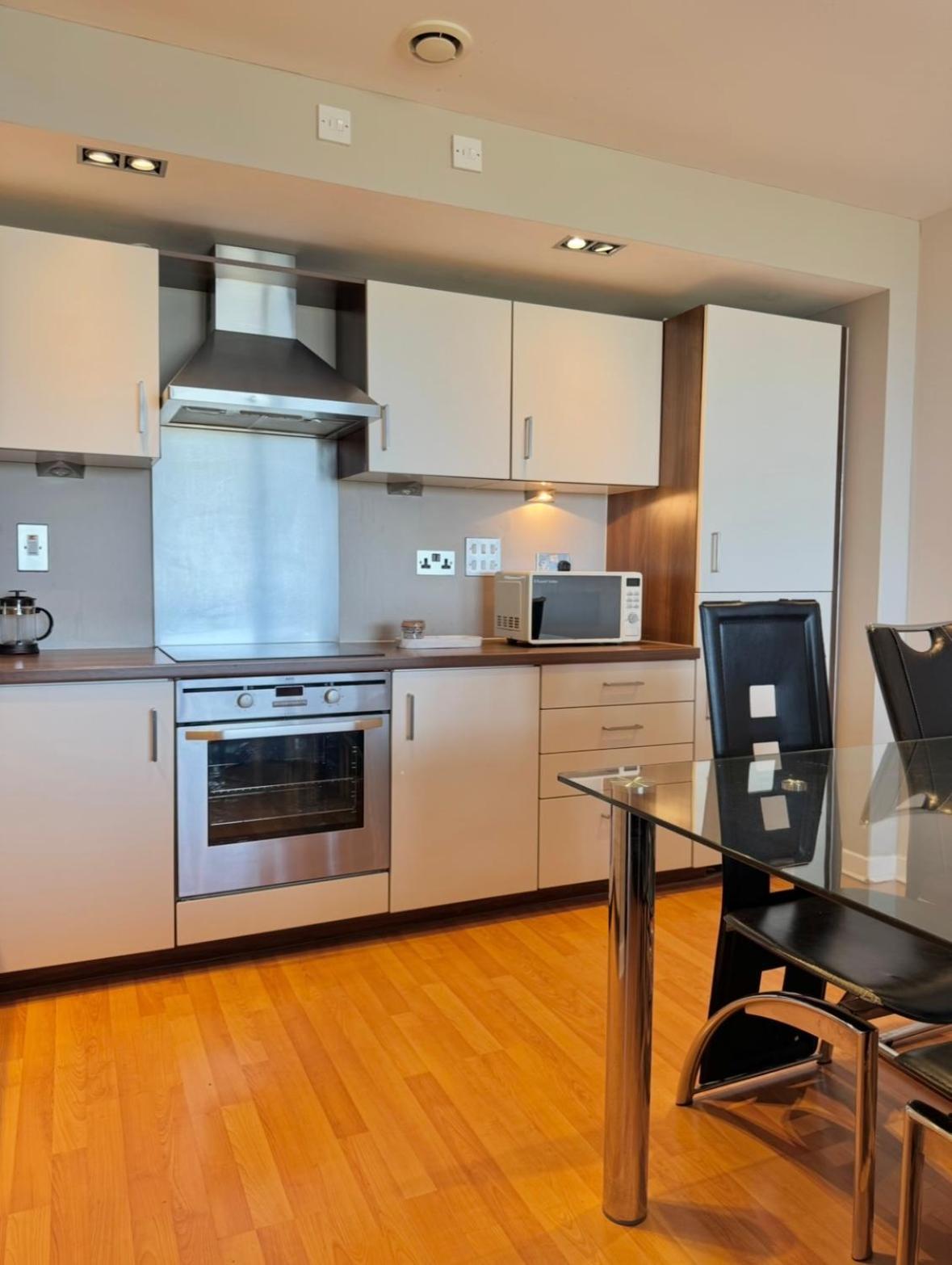 Modern Two Bedroom Apartments エディンバラ エクステリア 写真