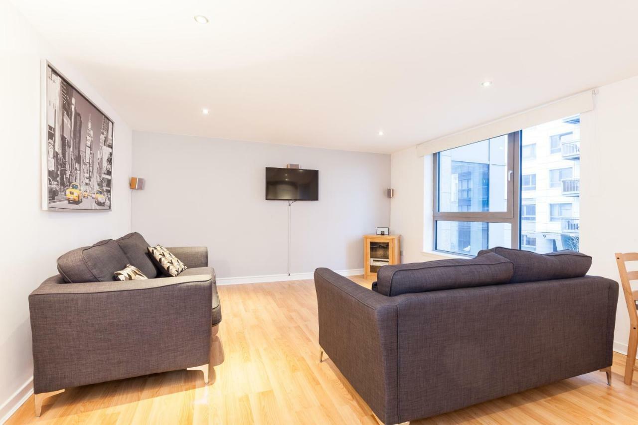 Modern Two Bedroom Apartments エディンバラ エクステリア 写真
