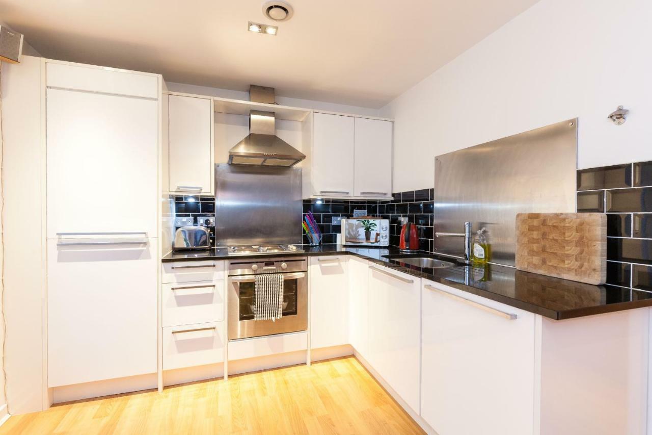 Modern Two Bedroom Apartments エディンバラ エクステリア 写真
